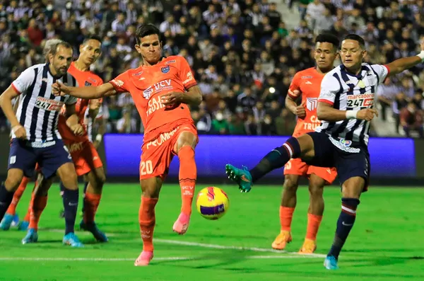 A pesar de que es un mal jugador, no tienen otra opción que usarlo ya que no hay nada más para el puesto