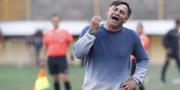 Carlos Bustos tiene buenas piezas en el ataque de Alianza, pero prefiere a jugadores que no dan la talla.