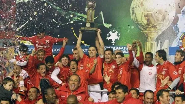Cienciano campeón de la Copa Sudamericana 2003, un momento inolvidable para el fútbol peruano.