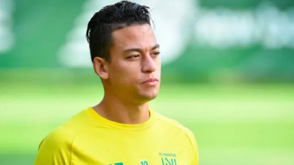 Cristian Benavente está borrado en el Pyramids de Egipto y su futuro estaría nuevamente en el fútbol belga.