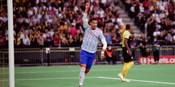 Cristiano Ronaldo ya va acumulando tres goles en solo dos cotejos del Manchester United, sin duda es un monstruo en el área chica.