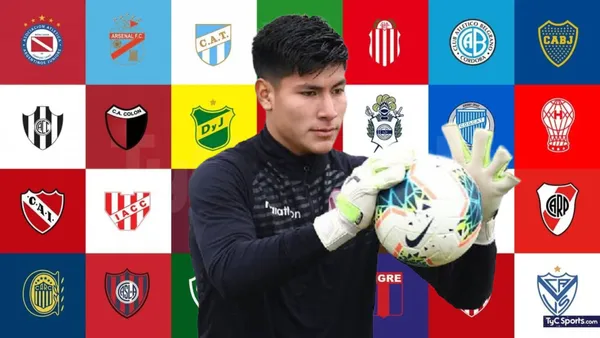 Diego Romero atrapando un balón y detrás equipos de la Liga Argentina
