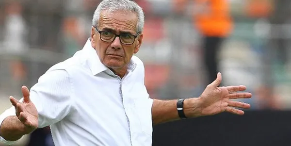El DT de Universitario reveló que es hincha acérrimo del Peñarol de Uruguay.