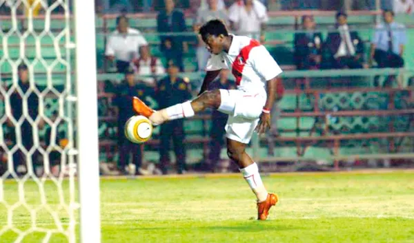 El futbolista celeste erró todo ante Racing Club.