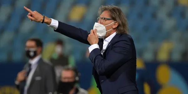 El futbolista naturalizado peruano que milita en Colo Colo pasa por un gran nivel futbolístico pero el profesor Ricardo Gareca no le da la posibilidad de participar