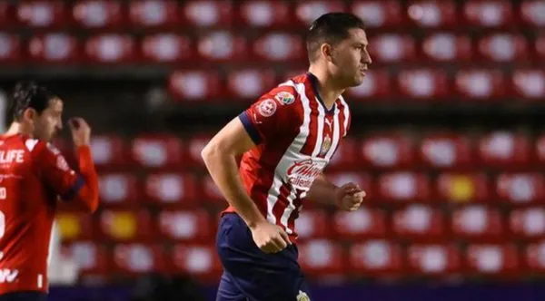 El peruano debutó oficialmente con el Chivas en la Liga MX