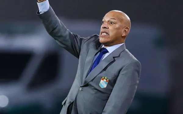 El técnico peruano nuevamente está sin club, aunque fue por motivos personales su salida del Royal Pari