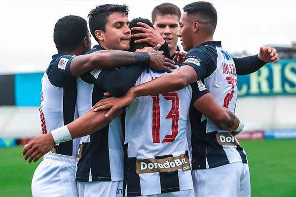 En La Victoria urgen por un delantero ante las bajas de Farfán y Hernán Barcos.