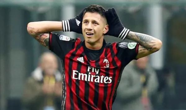 Gianluca Lapadula cada vez más lejos de Benevento