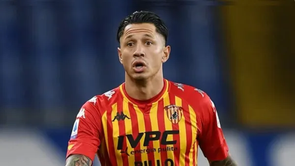 Gianluca Lapadula jugando para el Benevento de Italia. FOTO: Infobae