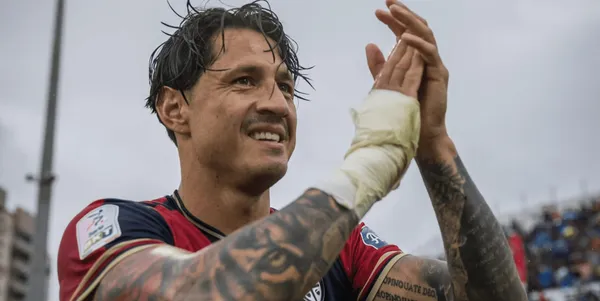 Gianluca Lapadula luego de tanto pelear logró el ascenso a la Serie A