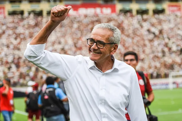 Gregorio Pérez es una opción que manejaría la directiva de Universitario de Deportes y pediría un salario de 25 mil dólares mensuales.