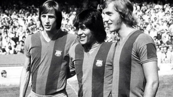 Hugo Sotil - Johan Cruyff (Foto: Sport)
