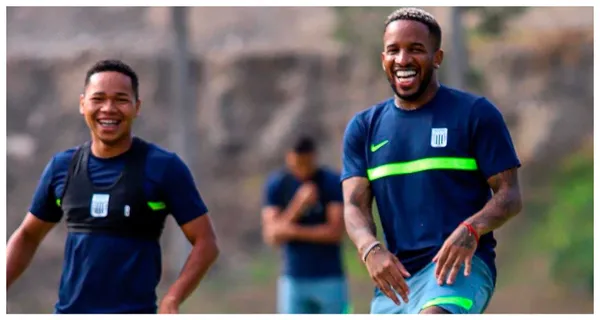 Jefferson Farfán y Miguel Cornejo. FOTO: VIVES.FUTBOL