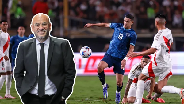 La Selección Peruana ante Paraguay y Mr Peet sonriendo (Foto: Selección de Paraguay)