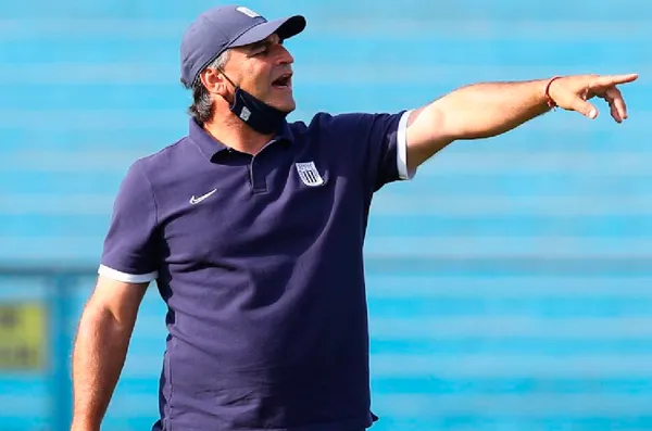 Los hinchas lo piden para que sea titular, pero el entrenador no le tiene nada de confianza por el momento