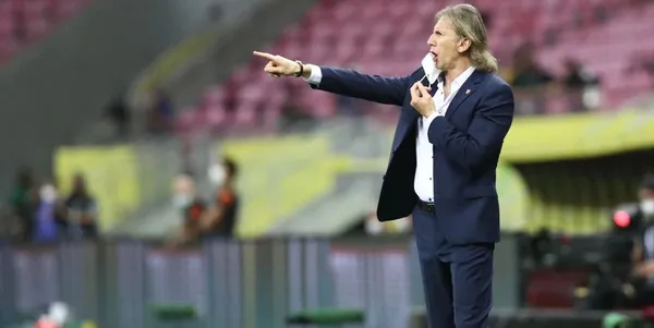 Los seguidores de la Bicolor le reclaman a Gareca por la no titularidad de Gabriel Costa y otros jugadores top, razón por la que piden su salida.