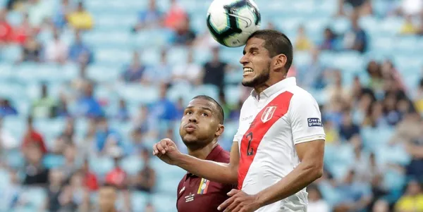 Luis Abram fue titular contra el Barcelona y le intenta meter presión a Gareca para que vuelva a ser titular.