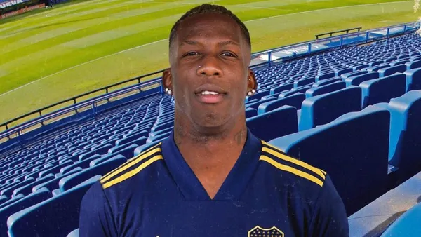 Luis Advíncula debutó ante River Plate, pero mostró un juego europeo y para brillar en Boca Juniors debe cambiar su estilo de fútbol.