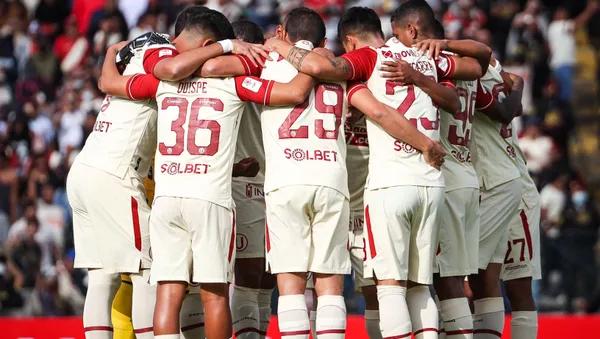 Nelinho Quina salió lesionado en los primeros tres minutos del partido