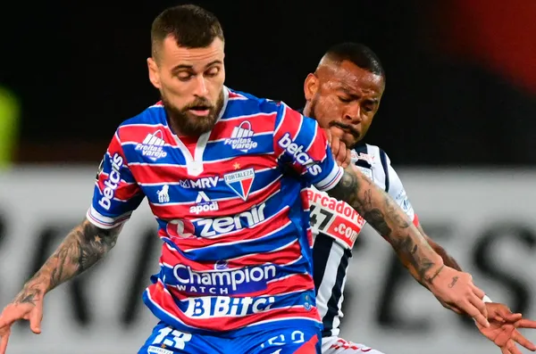 No pudo hacer un buen juego ante los brasileros, por lo que tendría pie y medio fuera del club