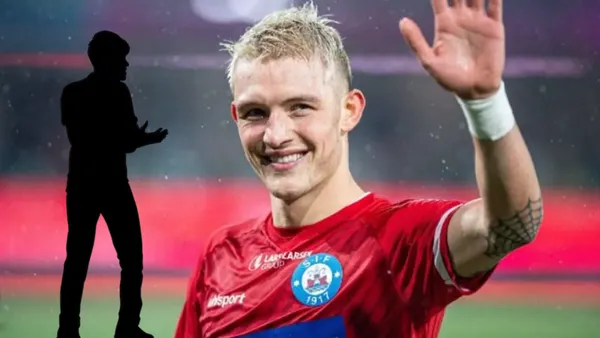 Oliver Sonne saludando en el Silkeborg
