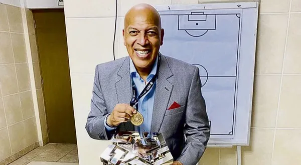 Roberto Mosquera apostará por la dupla Percy Liza y Joao Grimaldo para conseguir la clasificación en Uruguay ante Peñarol.