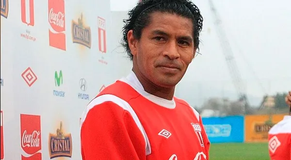 Santiago Acasiete, es hincha de Cienciano debido a los logros que consiguió con el club peruano