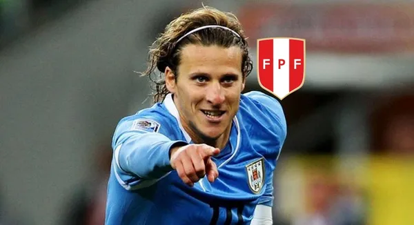 Santiago Acasiete jugó varios años en España, donde enfrentó a varias figuras del fútbol mundial y a uno de los que más admiró fue Diego Forlán.