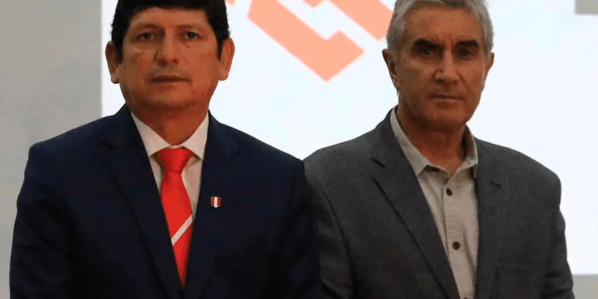 Agustín Lozano no quiere perder a Juan Carlos Oblitas y le hizo una nueva propuesta