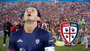 Gianluca Lapadula mirando arriba y detrás los jugadores de Cagliari celebrando en la cancha