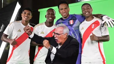 Jugadores de Perú feliz y Jorge Fossati gritando (Foto: Selección Peruana)