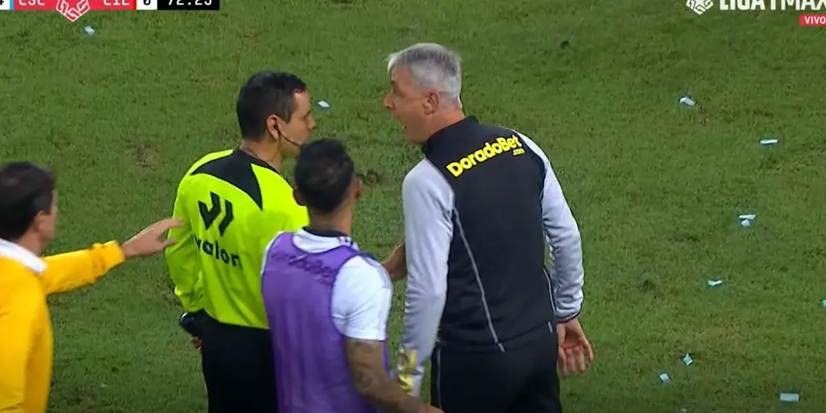 Tras la expulsión de Lutiger, DT brasileño también vio la tarjeta roja por el árbitro 