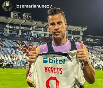 Fábio Lopes con la camiseta de Hernán Barcos