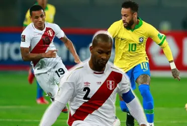 A horas del partido ante Brasil, Alberto Rodríguez visitó a la Selección Peruana. 