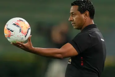 Actualmente se divide el tiempo entre ser asistente de Ricardo Gareca y su negocio.