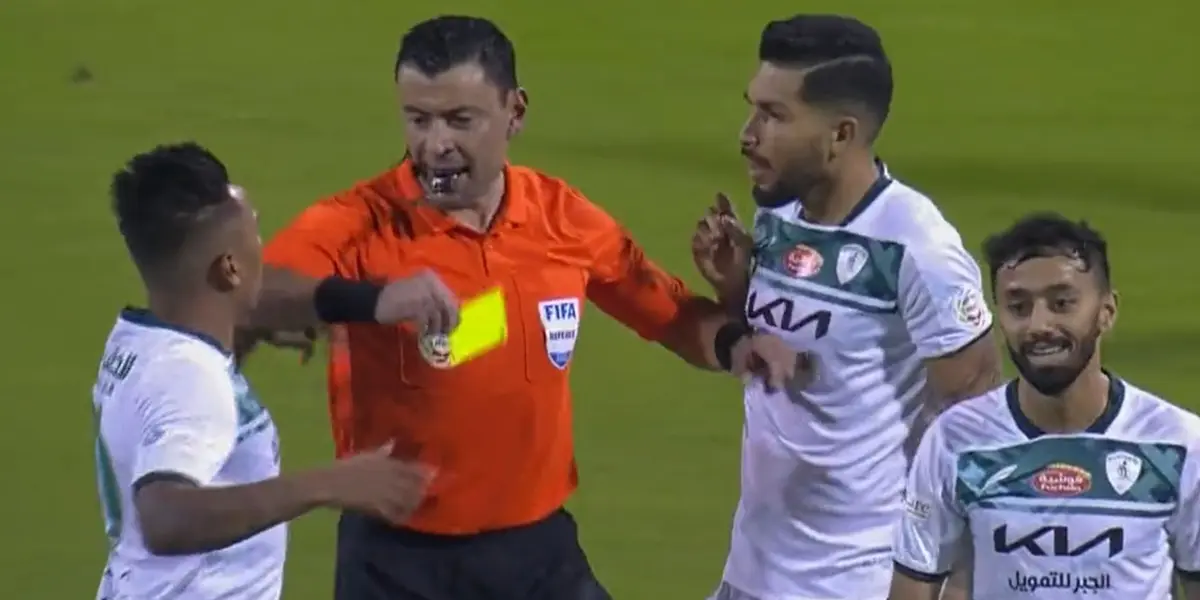 ‘Aladino’ protestó fuertemente contra el árbitro chileno 