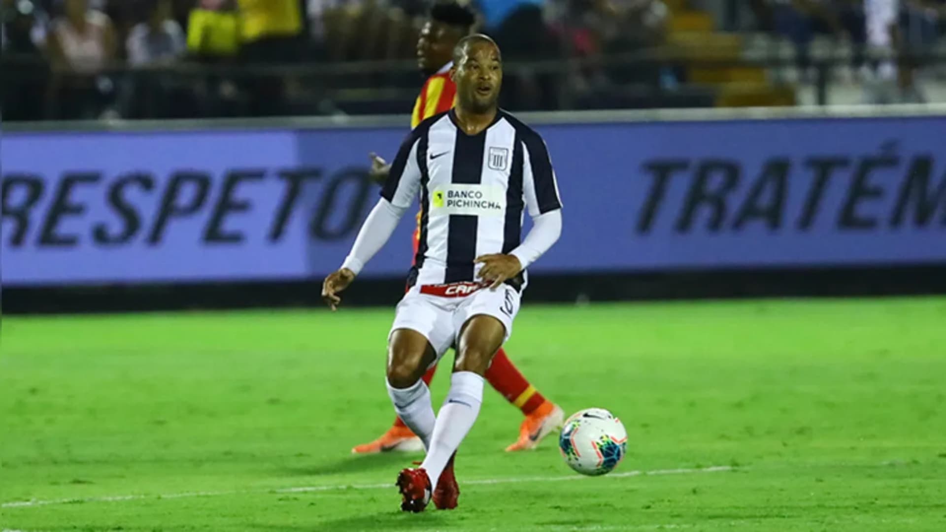 Alberto Rodríguez jugando para Alianza Lima de Perú. FOTO: Libero.