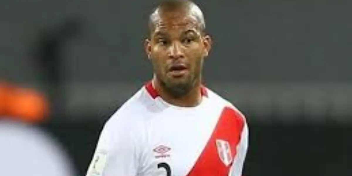 Alberto Rodríguez jugando para la Selección Perú. FOTO: El Bocón.