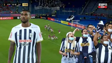 Aldair Fuentes con la camiseta de Alianza Lima, al costado los hinchas del equipo 'íntimo' alentando.
