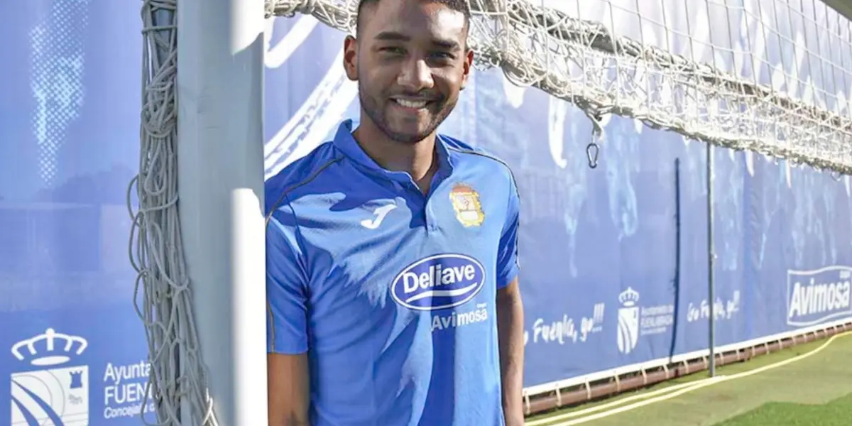 Aldair Fuentes estuvo atento al debut de su nuevo equipo en España, Fuenlabrada, en la Liga Smartbank