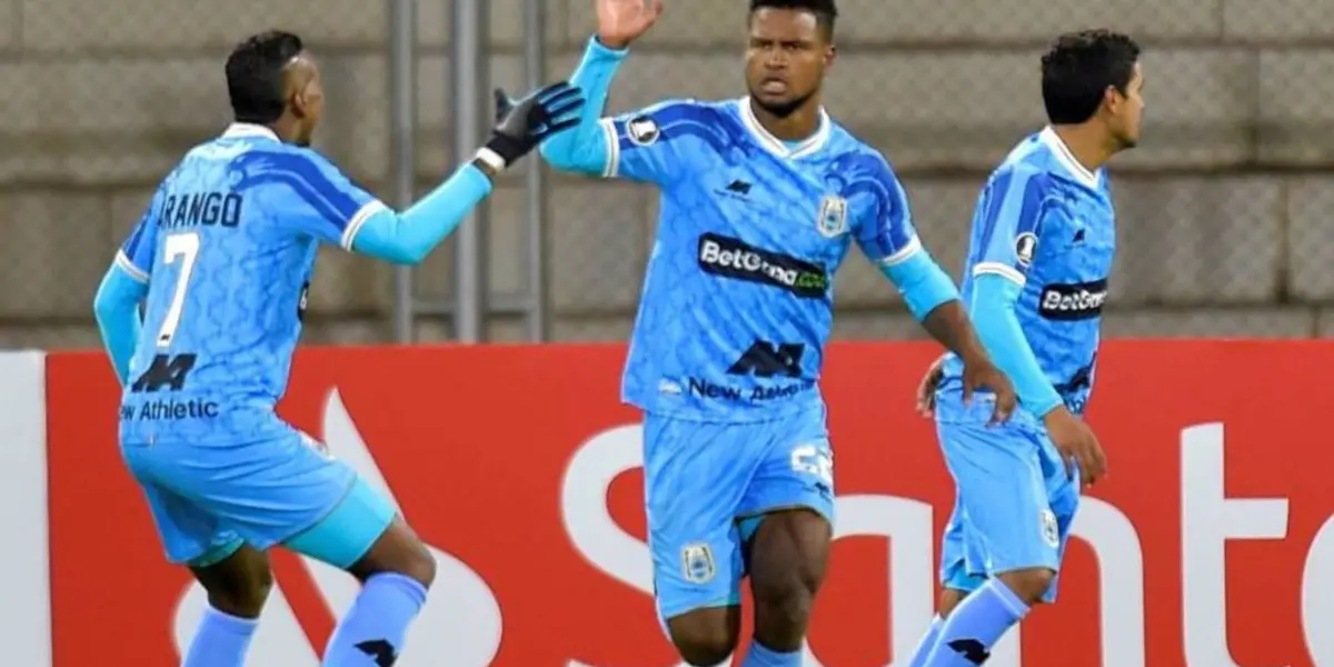 Aldair Rodríguez con la camista del Deportivo Binacional de Perú. (Foto: Andina)