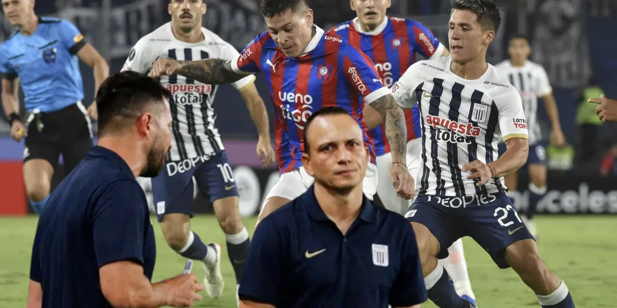 Alejandro Restrepo mirando seriamente, mientras Catriel Cabellos pelea la pelota en la Copa Libertadores