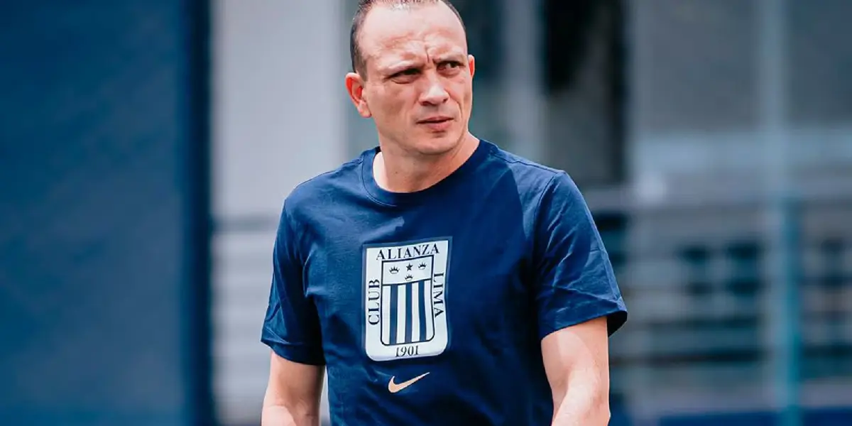 Alejandro Restrepo mirando serio (Foto: Alianza Lima)