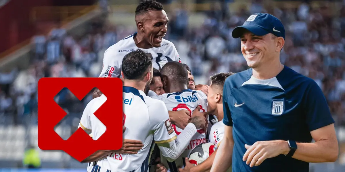 Alejandro Restrepo observando una celebración de los jugadores de Alianza Lima