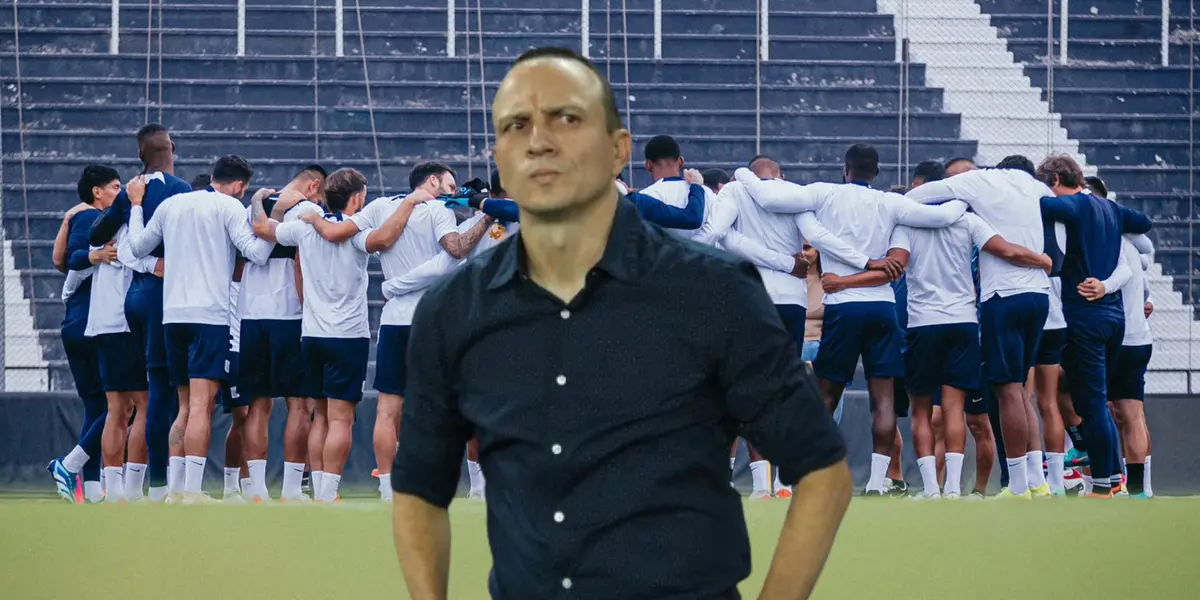 Alejandro Restrepo serio y el plantel de Alianza Lima