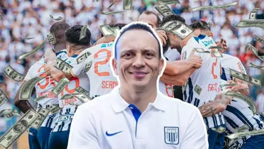 Alejandro Restrepo sonriente, mientras los jugadores de Alianza Lima celebran y cae dinero