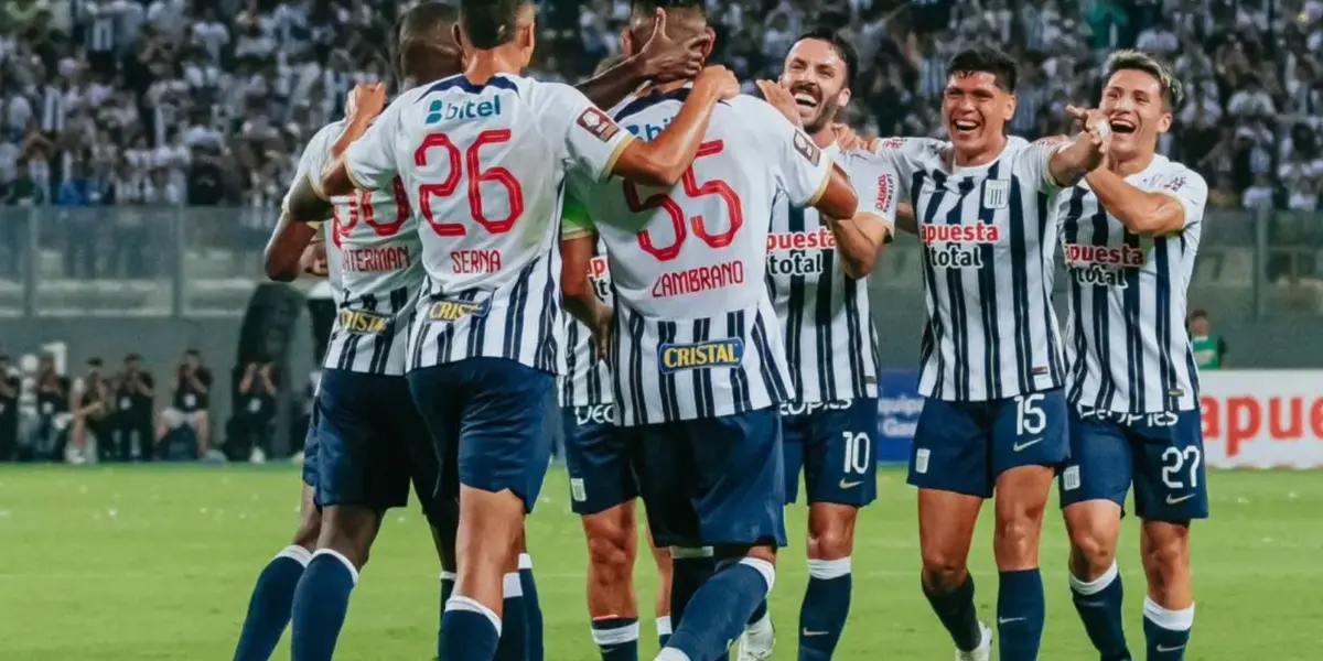 Alianza Lima celebra gol 