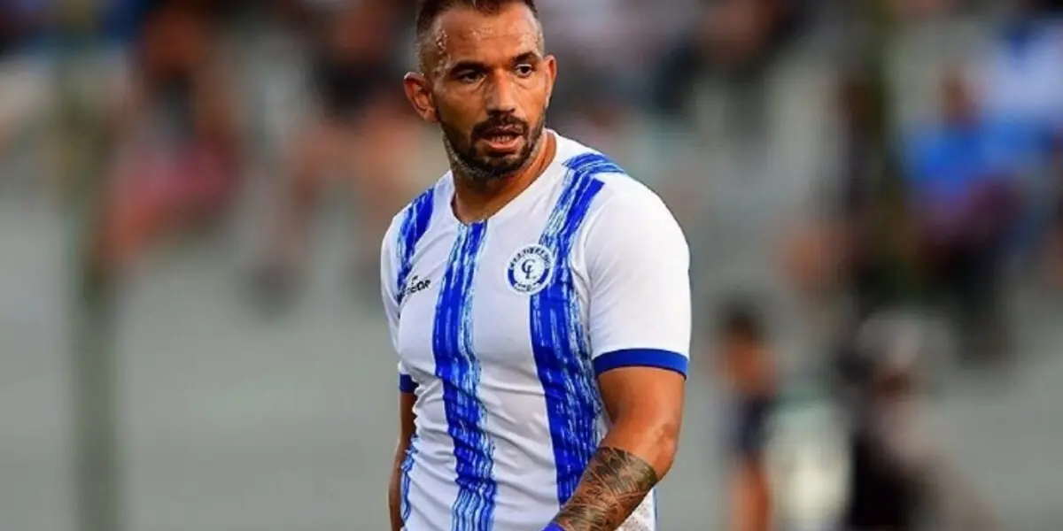 Alianza Lima sigue en la búsqueda de un delantero para reforzar el primer plantel.