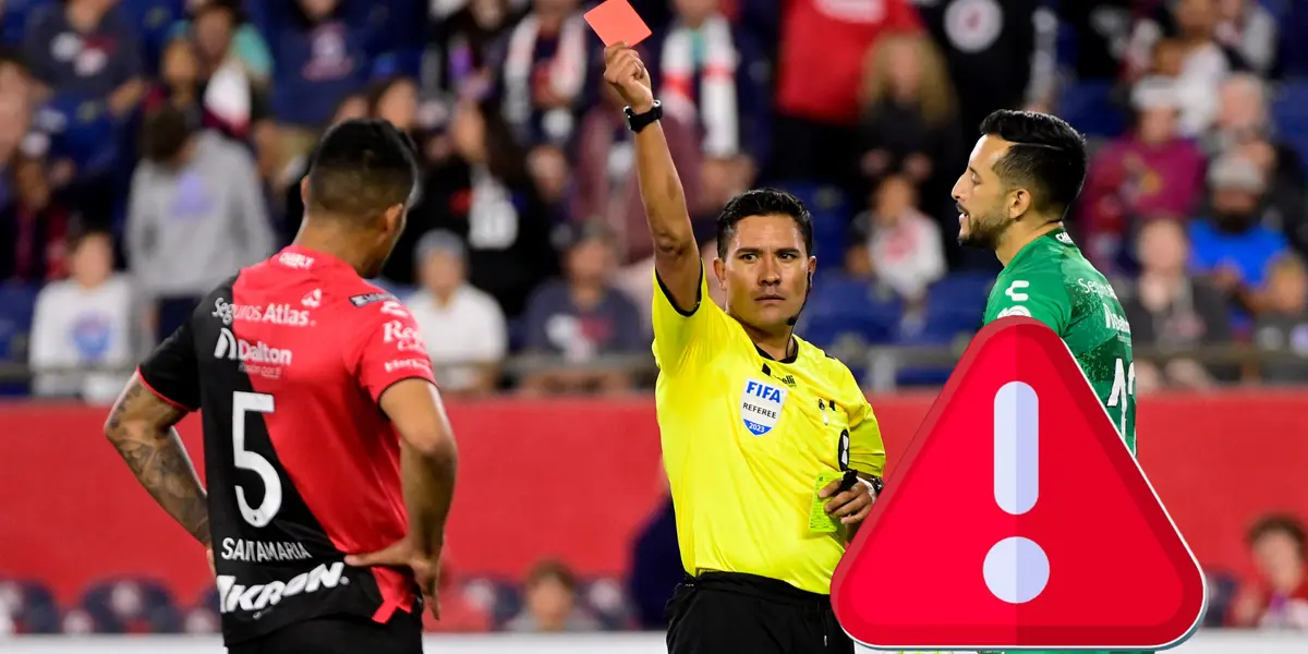 Anderson Santamaría expulsado en el Atlas vs Querétaro
